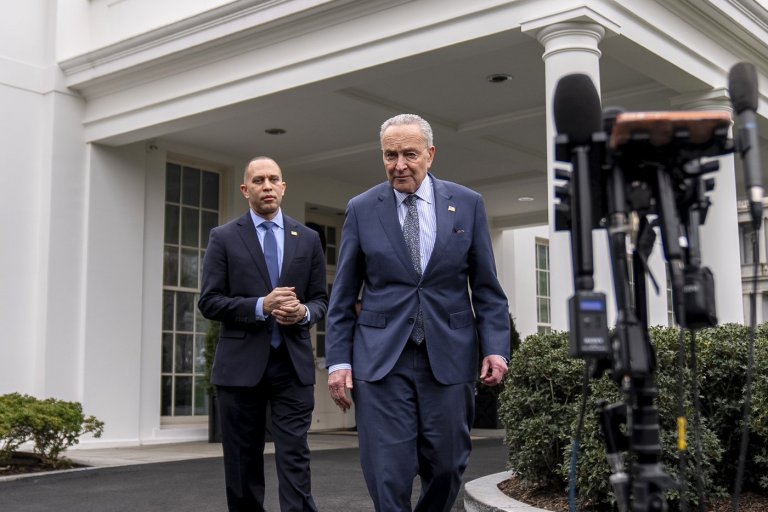 Shutdown standoff deepens ahead of crucial meeting at the White House | iNFOnews.ca