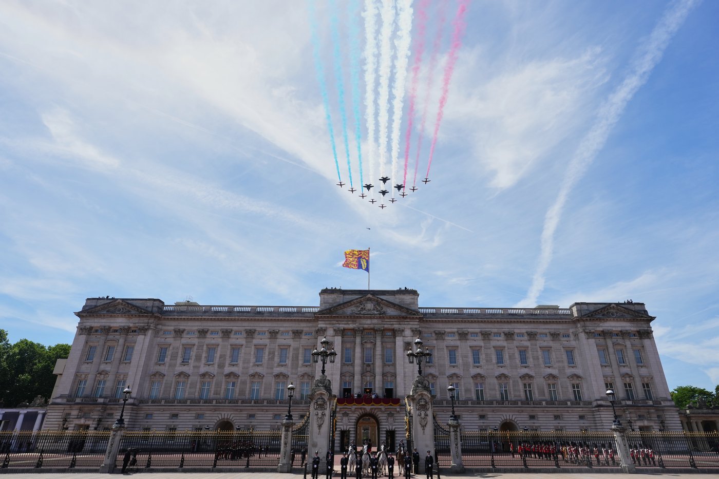 Photos show the royal family at the Trooping The Colour parade | iNFOnews.ca