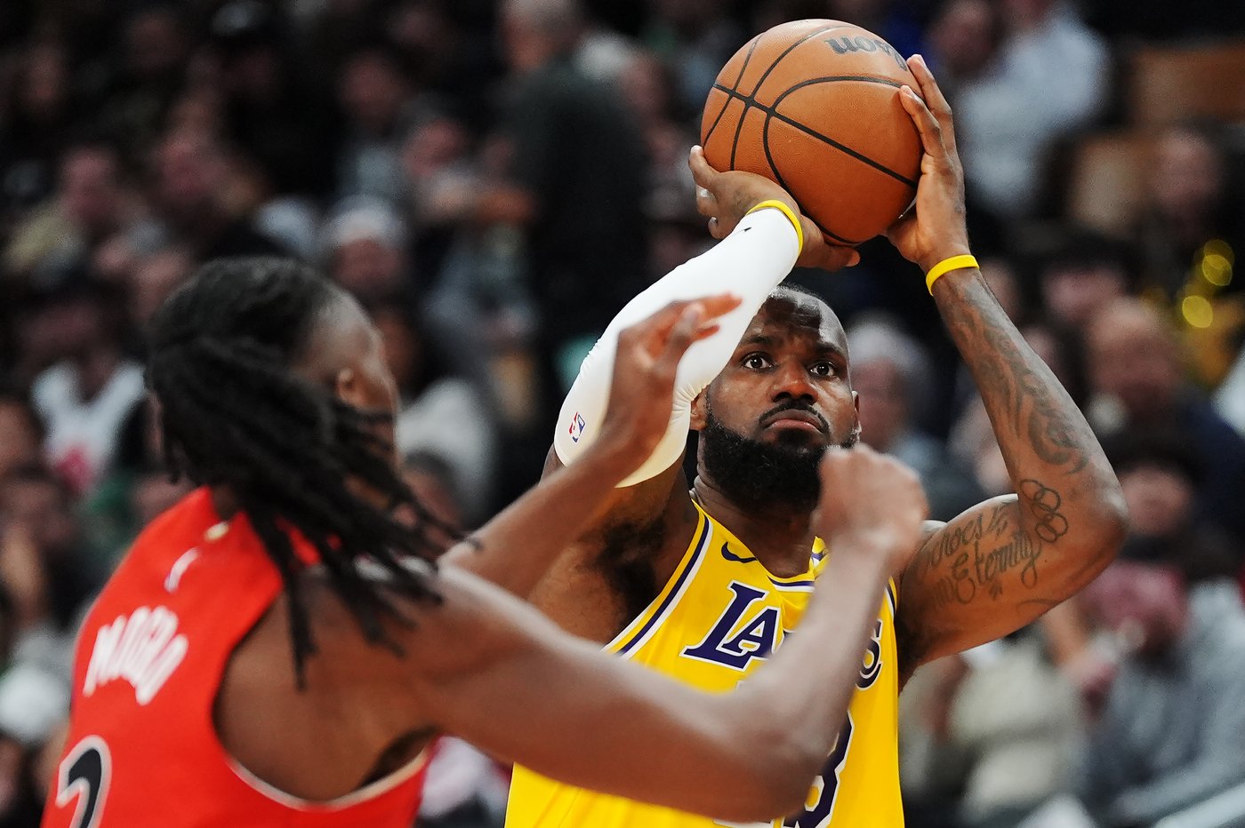 Davis and James have double-doubles as Lakers fend off undermanned Raptors 131-125 | iNFOnews.ca