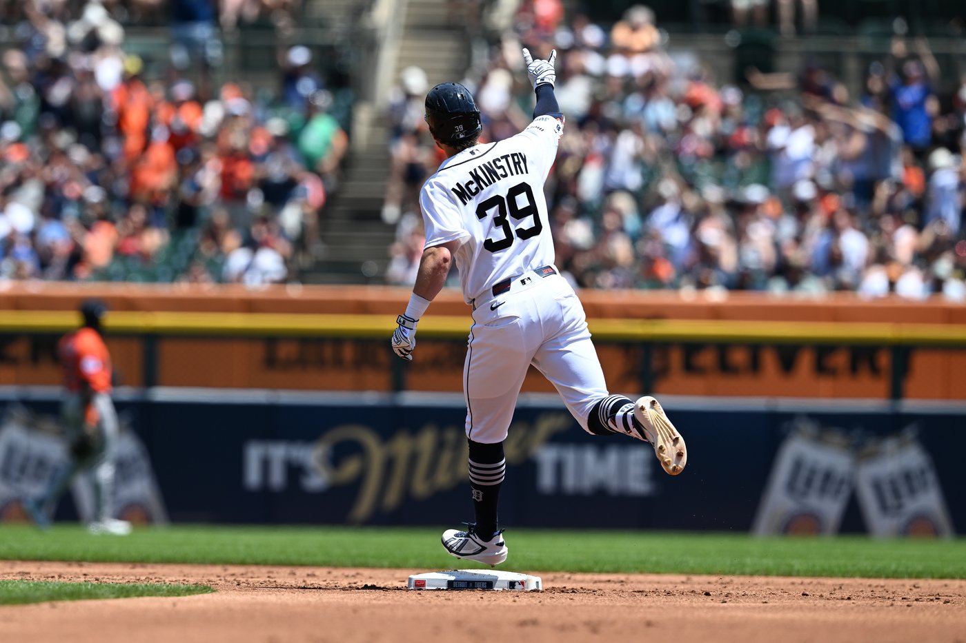 Christian Walker's 3-run homer in 10th inning helps power Astros past Tigers 7-5 | iNFOnews.ca