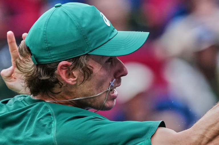 De Minaur wins 50th match of the season to reach quarterfinals at Shanghai Masters | iNFOnews.ca