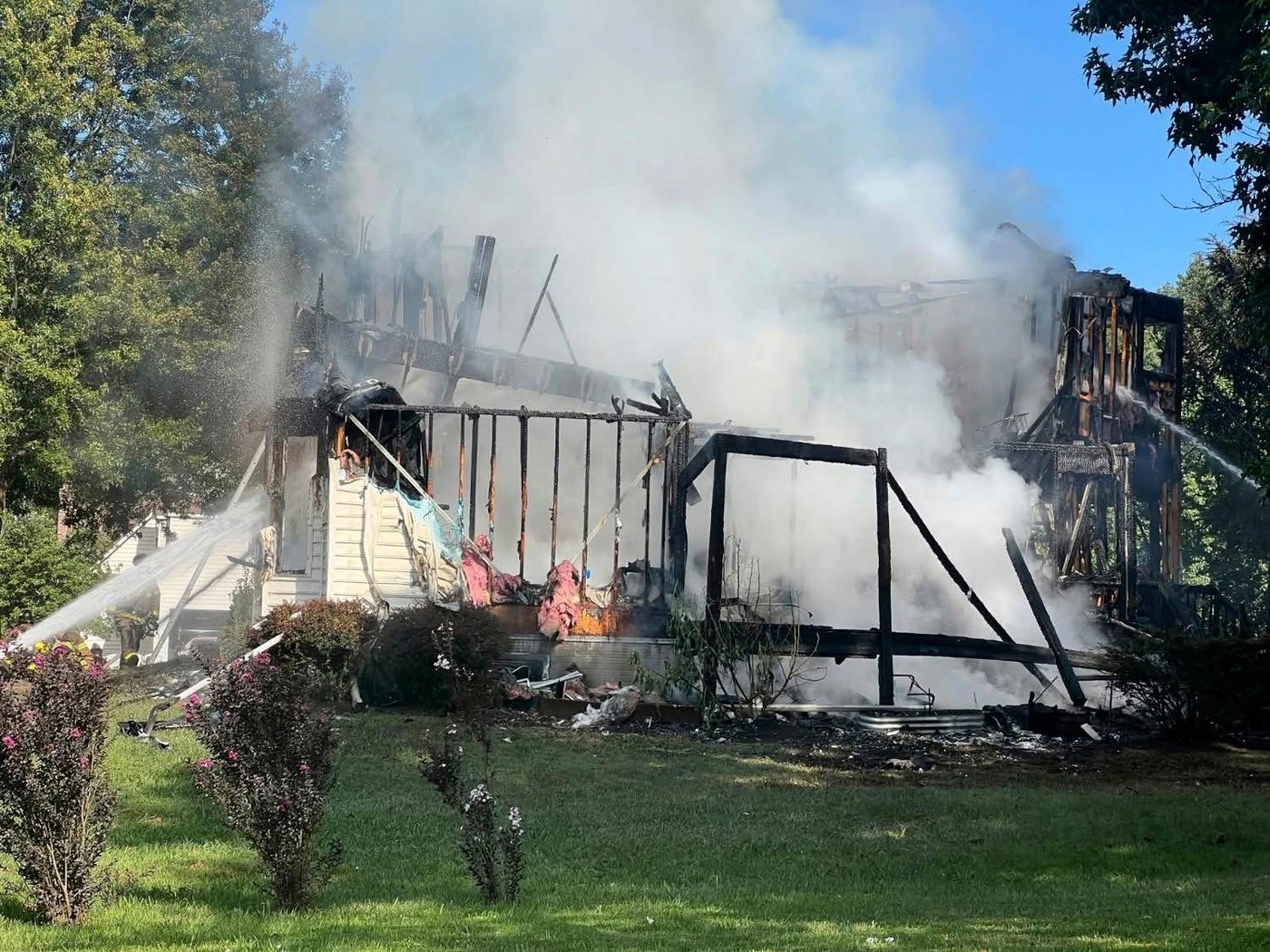 4 children and 2 adults are killed when fire rips through a house in Maryland | iNFOnews.ca