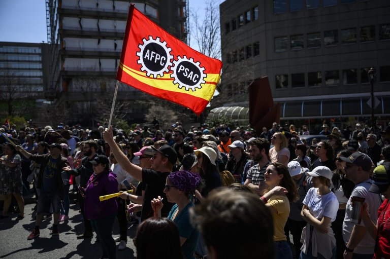 Ottawa 'disappointed' after union announces strike votes for 120,000 workers | iNFOnews.ca