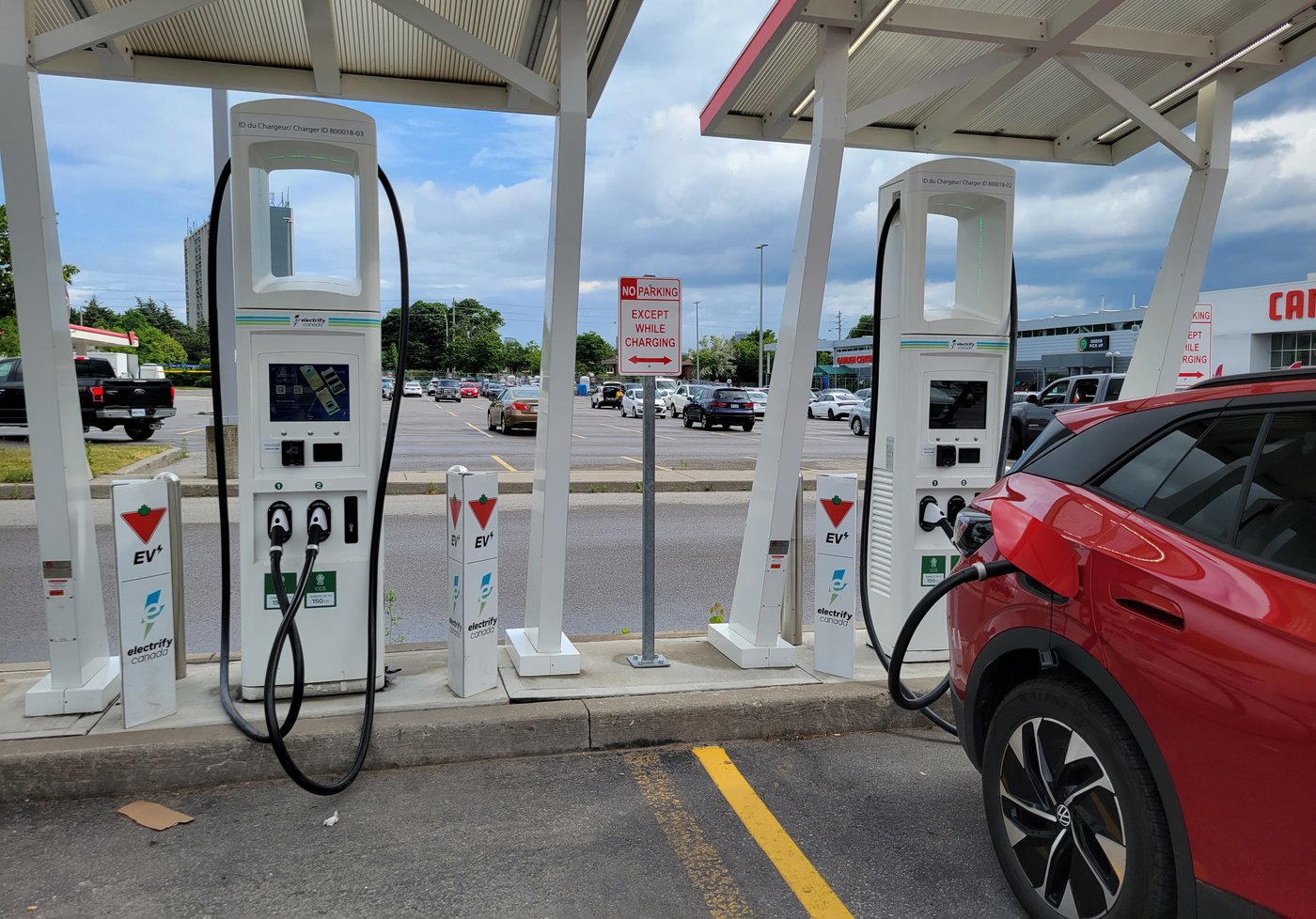 Many EV owners say they're undeterred after the federal government's mandate pause | iNFOnews.ca Many EV owners say they're undeterred after the federal government's mandate pause | iNFOnews.ca