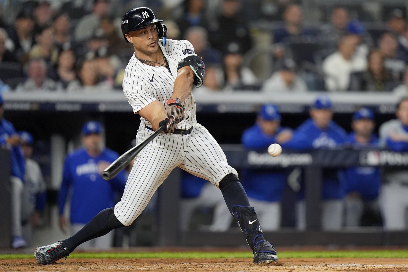Royals face the Yankees in Game 3 of the ALDS, their first home playoff game since 2015 World Series | iNFOnews.ca
