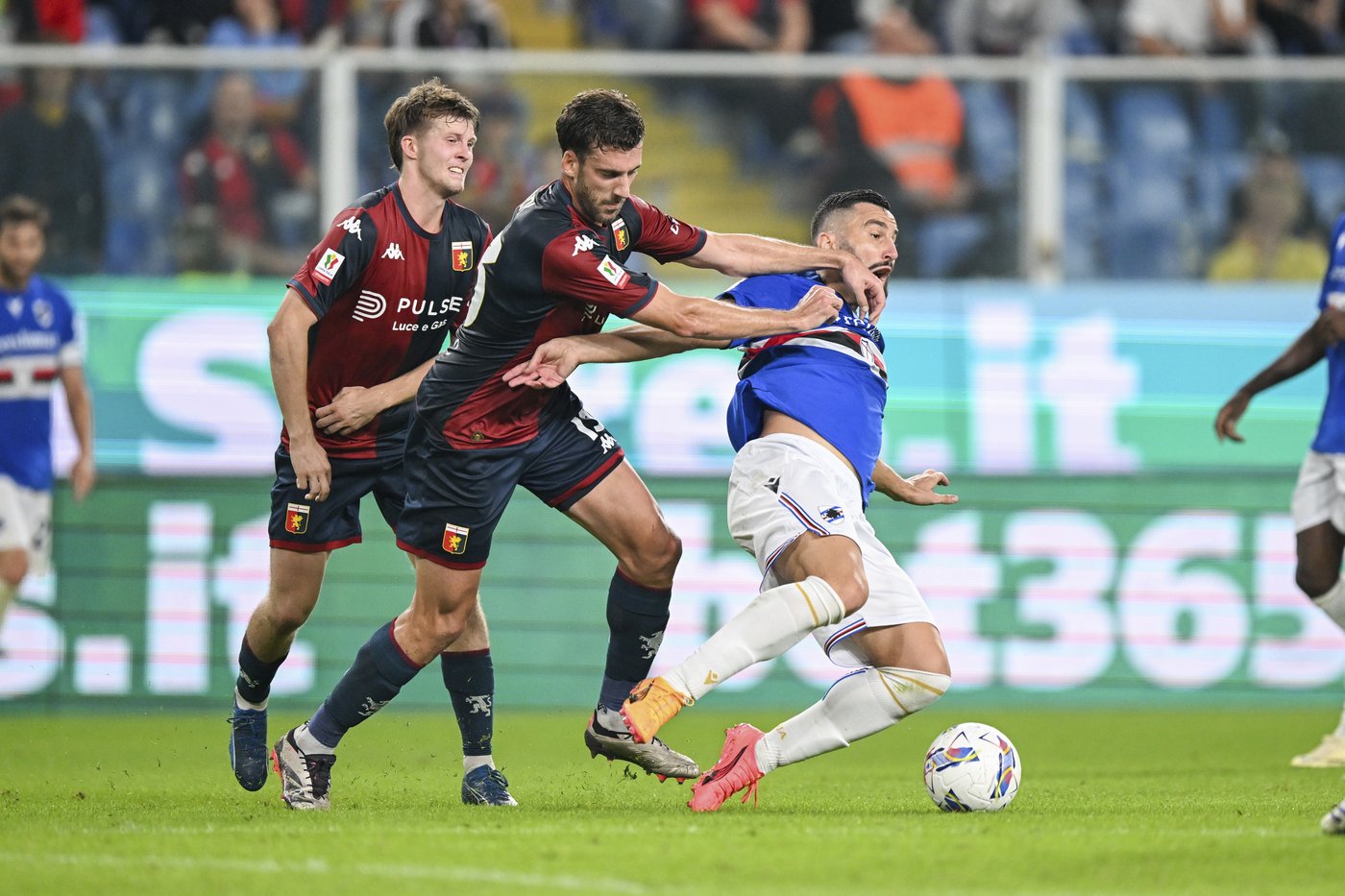 Violent clashes between rival fans after Genoa derby results in 26 police officers injured | iNFOnews.ca