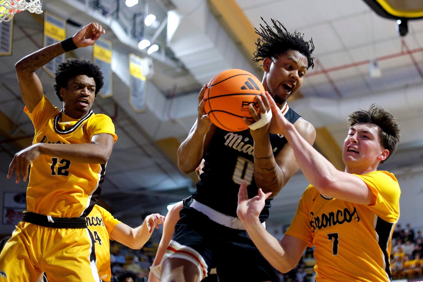 No. 21 Miami (Ohio) rallies past Western Michigan 69-67 to remain the only unbeaten Division I team | iNFOnews.ca No. 21 Miami (Ohio) rallies past Western Michigan 69-67 to remain the only unbeaten Division I team | iNFOnews.ca