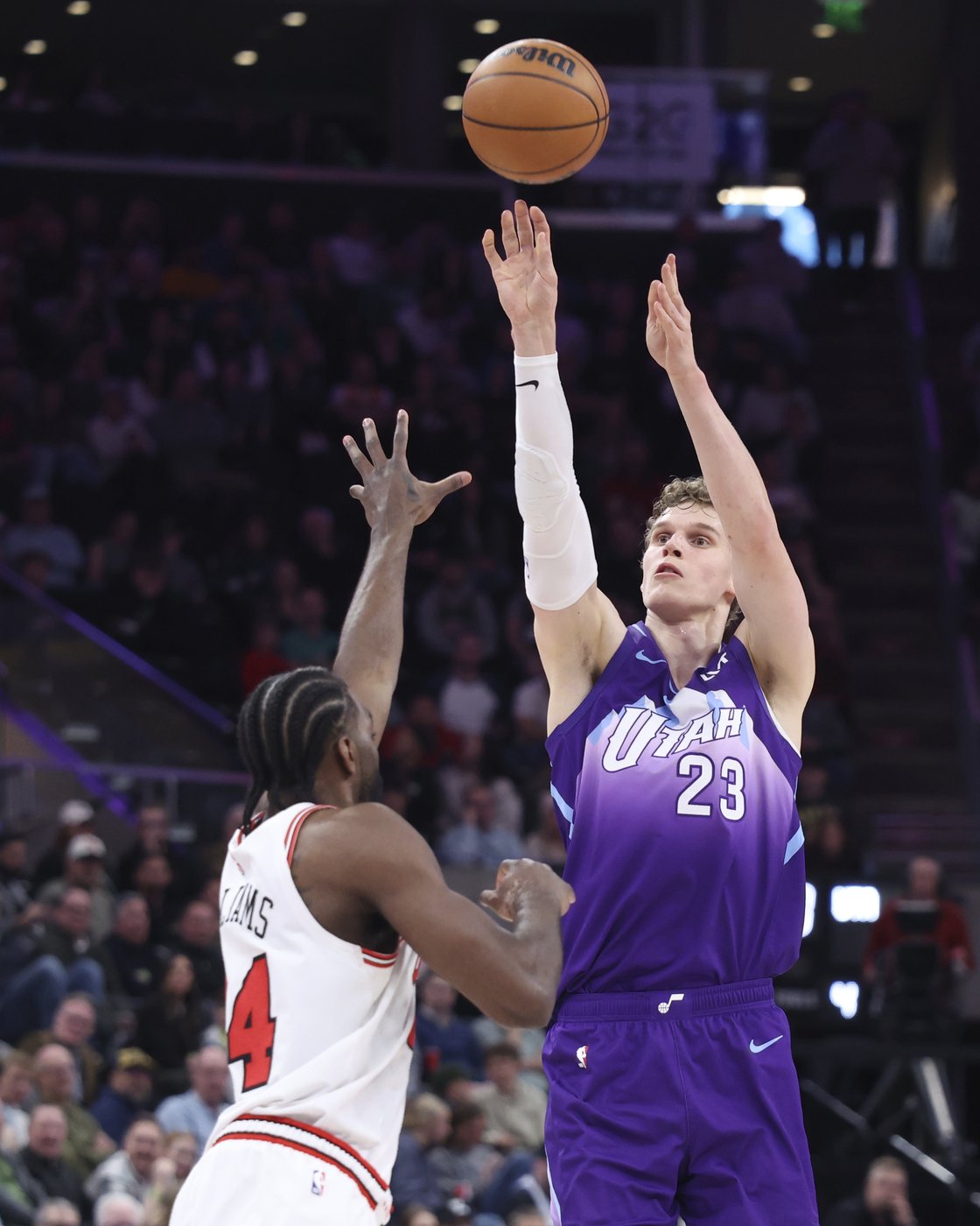 Coby White's 26 points leads balanced scoring effort as Bulls deal Jazz 10th straight loss, 111-97 | iNFOnews.ca