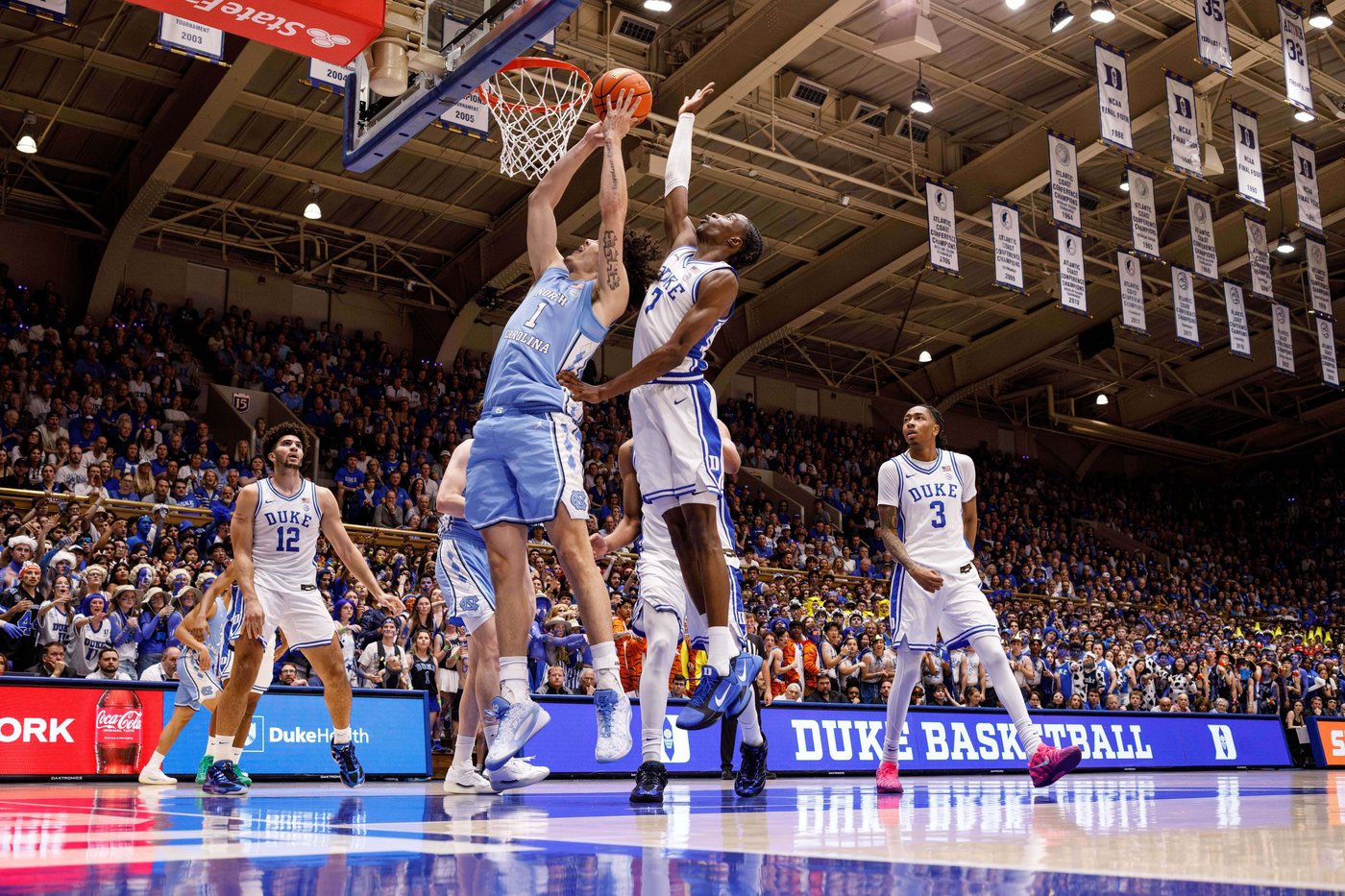 Boozer, No. 1 Duke take over after halftime to beat 17th-ranked rival North Carolina 76-61 | iNFOnews.ca Boozer, No. 1 Duke take over after halftime to beat 17th-ranked rival North Carolina 76-61 | iNFOnews.ca