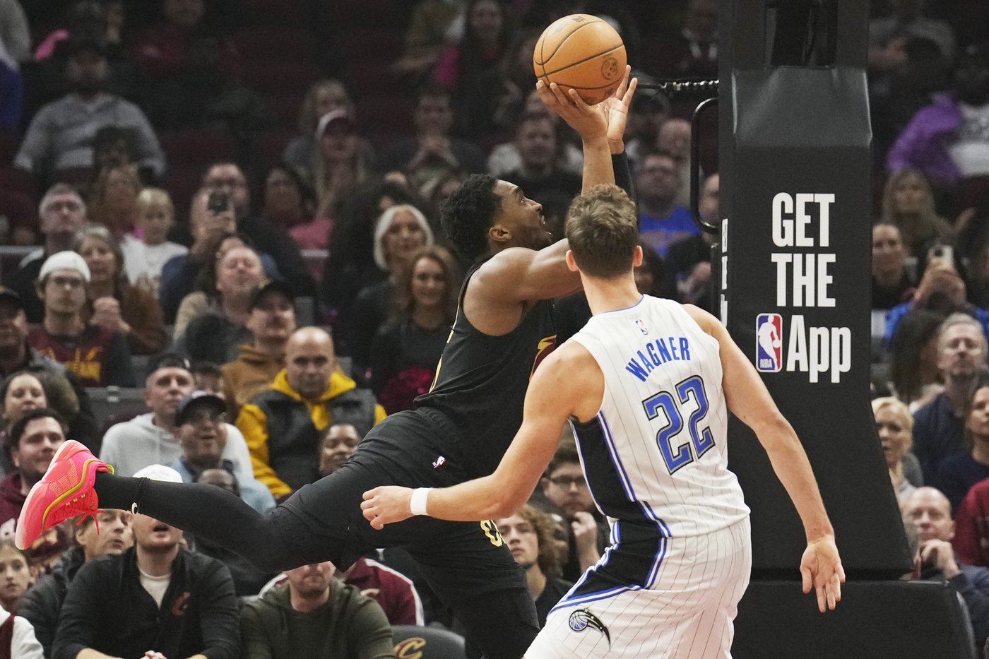 Garland scores 25 points, Cavaliers improve to 6-0 with 120-109 win over Banchero-less Magic | iNFOnews.ca