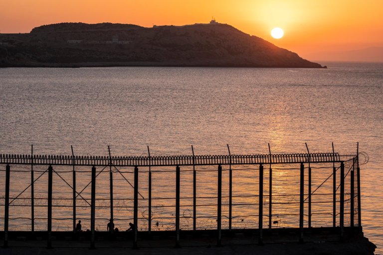 Hundreds of migrants are swimming from Morocco to the Spanish territory of Ceuta | iNFOnews.ca