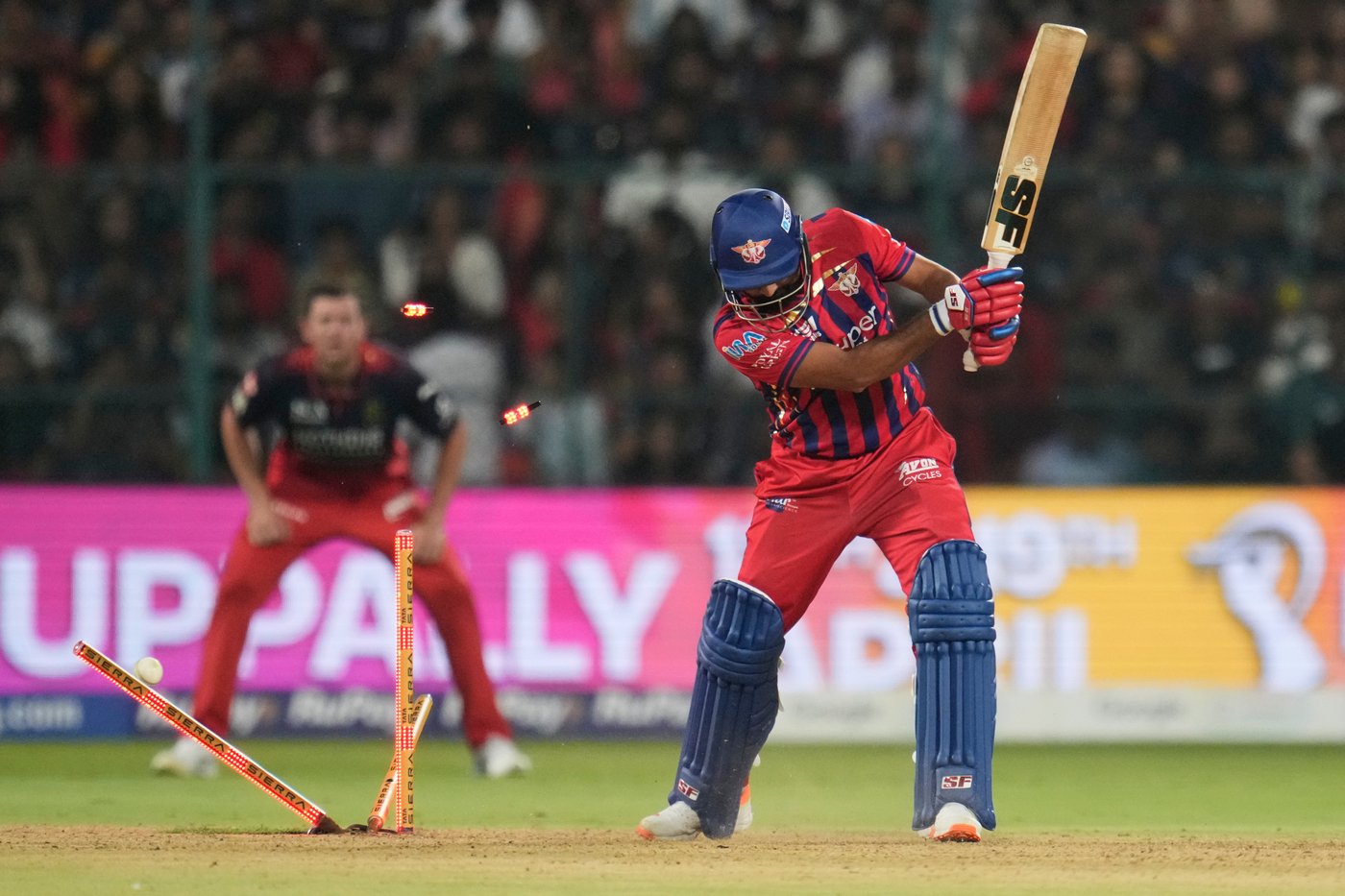 Bengaluru beats Lucknow by 5 wickets to move atop Indian Premier League | iNFOnews.ca
