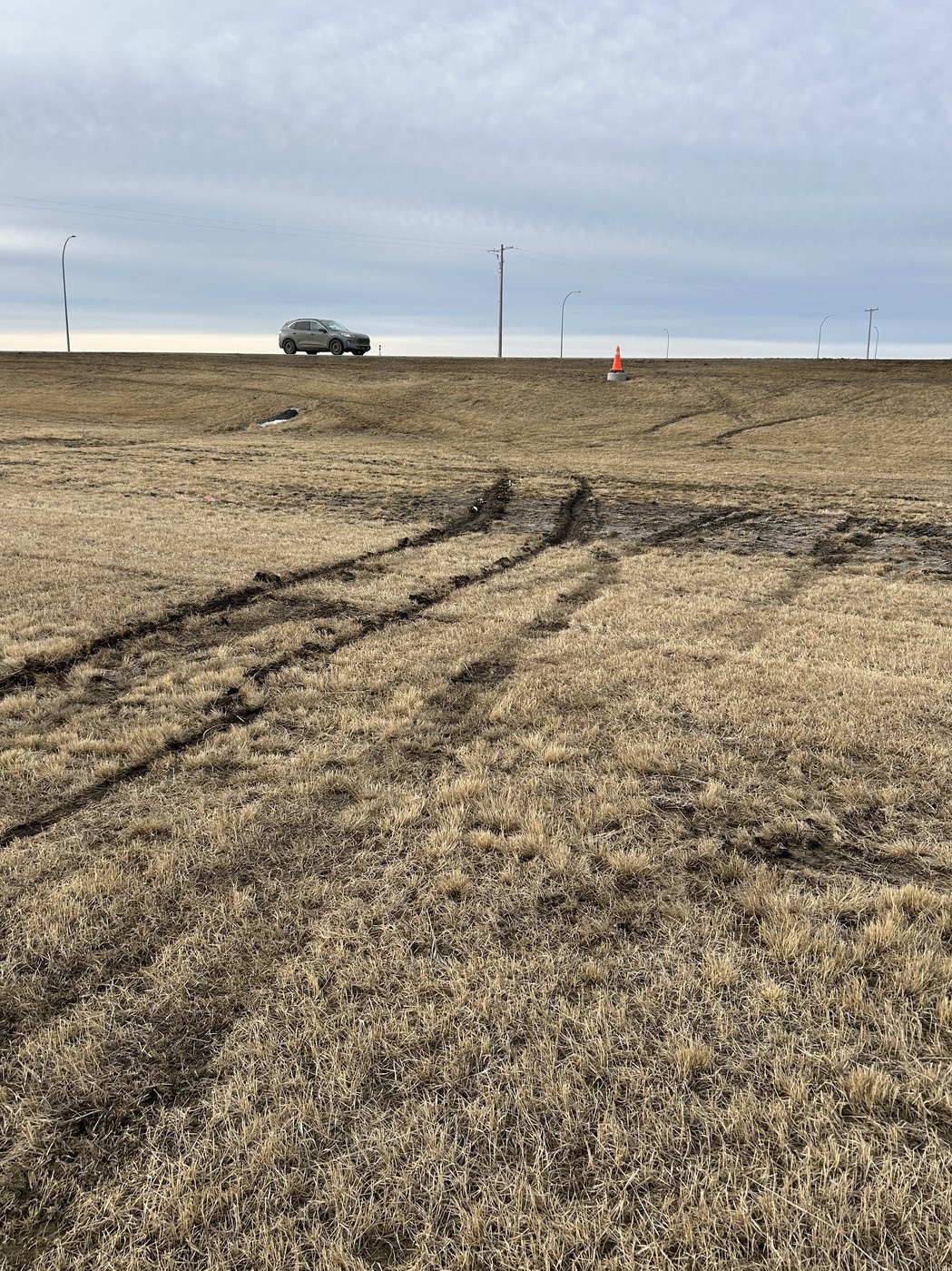 'Hitting everybody so hard': Alberta town remembers 3 hockey players killed in crash | iNFOnews.ca