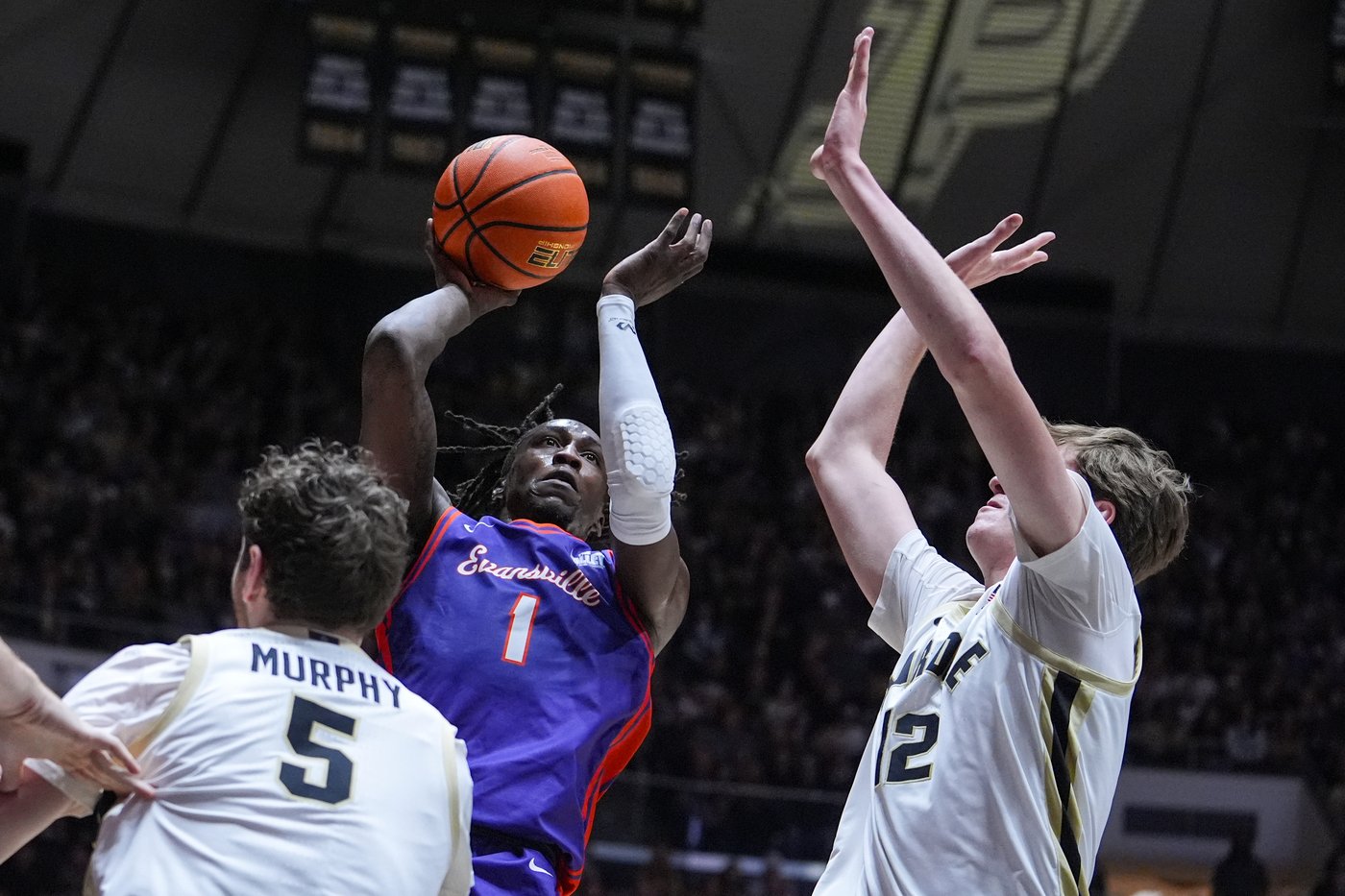 Fletcher Loyer and Braden Smith team up to lead No. 1 Purdue to 82-51 rout of Evansville in opener | iNFOnews.ca Fletcher Loyer and Braden Smith team up to lead No. 1 Purdue to 82-51 rout of Evansville in opener | iNFOnews.ca