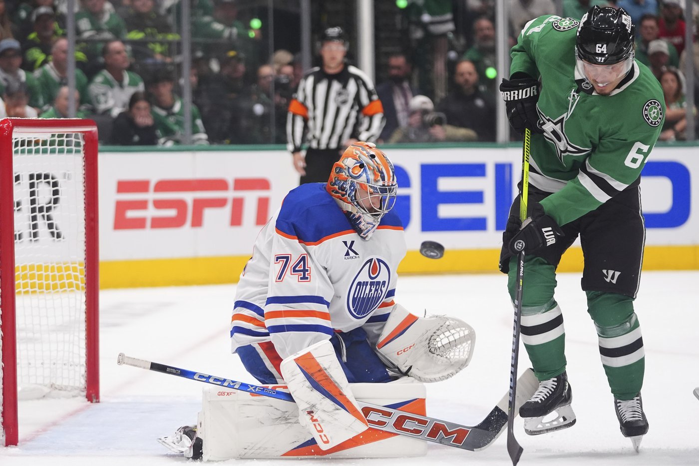Oilers get even with 3-0 win over Stars in Game 2 of the West final | iNFOnews.ca Oilers get even with 3-0 win over Stars in Game 2 of the West final | iNFOnews.ca