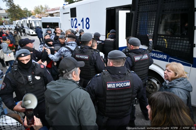 Dozens detained at a rally in Moscow held by Kremlin-friendly Communist Party, party says | iNFOnews.ca