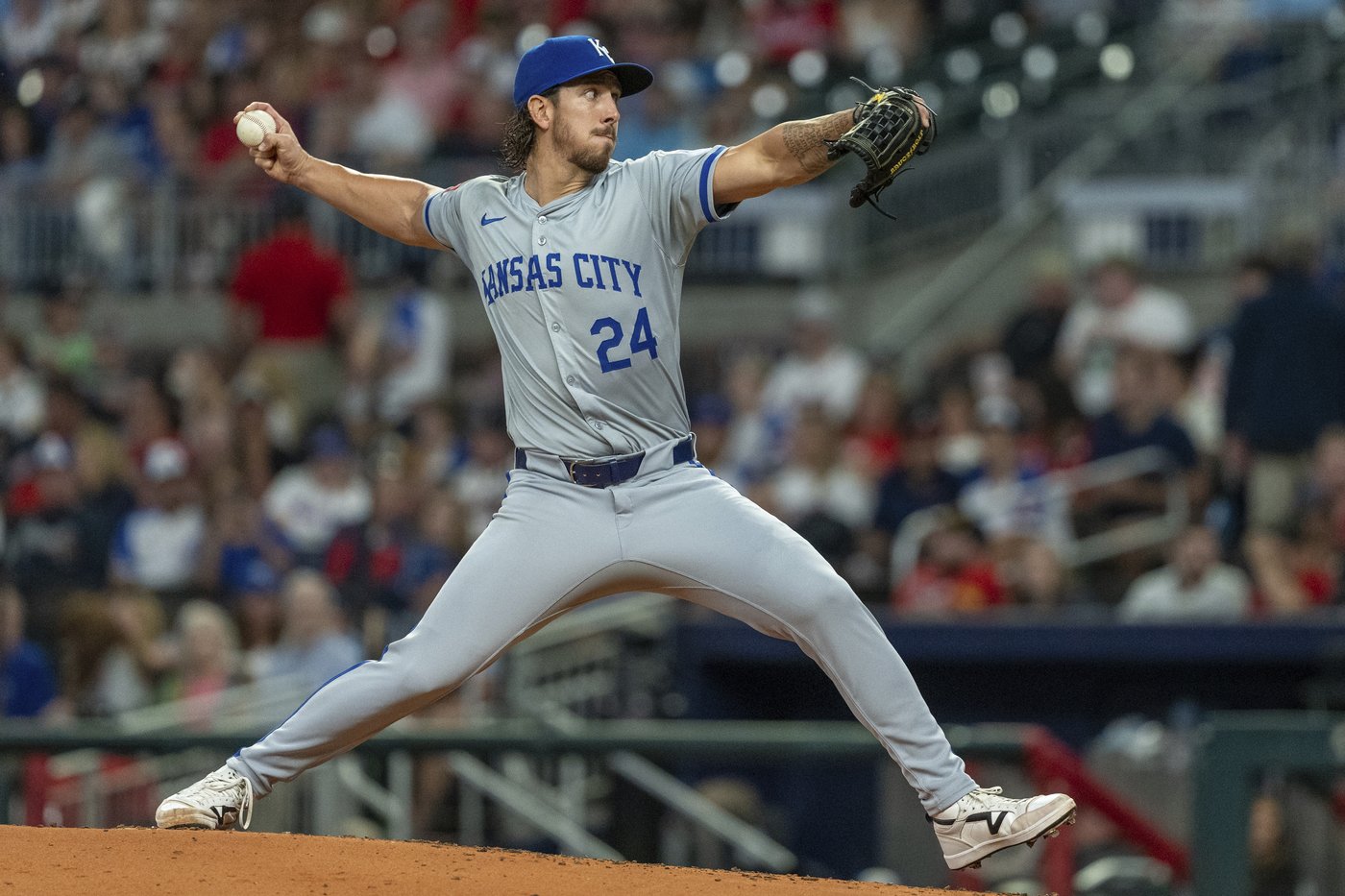 D'Arnaud hits a walk-off homer as Braves keep up their playoff push with a 2-1 win over Royals | iNFOnews.ca D'Arnaud hits a walk-off homer as Braves keep up their playoff push with a 2-1 win over Royals | iNFOnews.ca