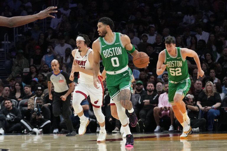 Brown scores 43, Tatum has triple-double and Celtics run away from Heat, 147-129 | iNFOnews.ca