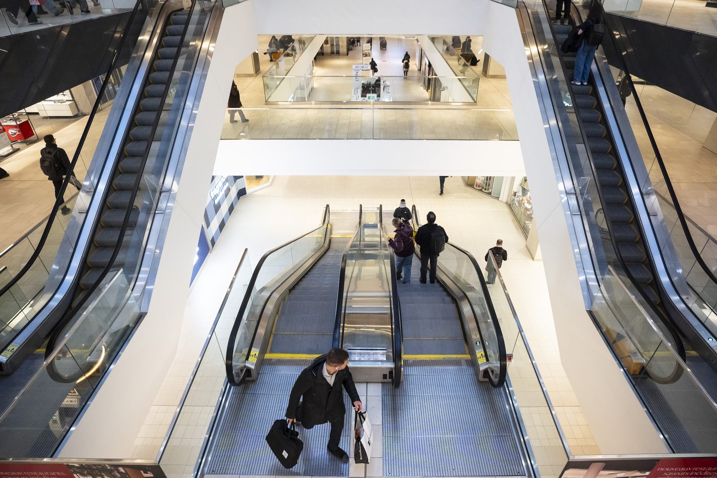 Quebec will soon allow retail stores to close late on weekends, but some not enthused | iNFOnews.ca Quebec will soon allow retail stores to close late on weekends, but some not enthused | iNFOnews.ca