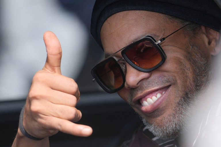 Brazil great Ronaldinho arrives in Italy for beach ceremony after signing for third-tier Ravenna | iNFOnews.ca