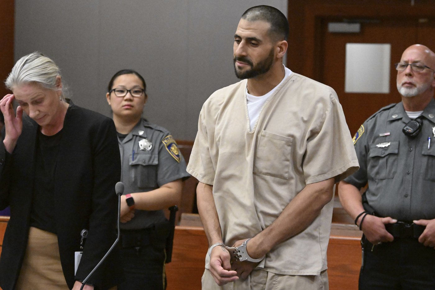 Aaron Hernandez's brother pleads guilty to threatening a shooting at UConn | iNFOnews.ca