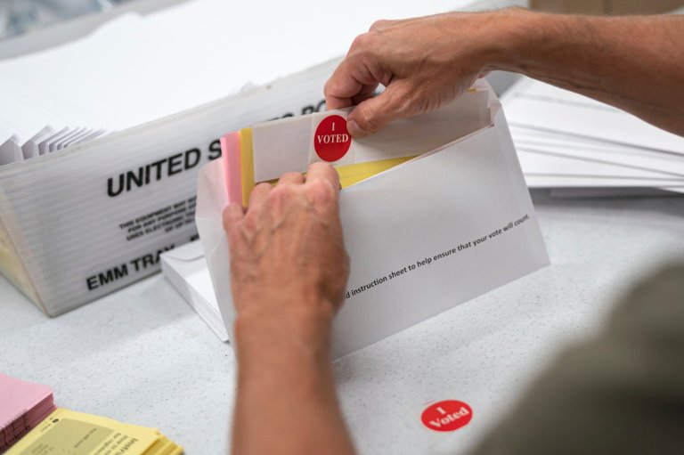 A Minnesota woman who cast her dead mother's ballot for Trump in 2024 must write an essay on voting | iNFOnews.ca