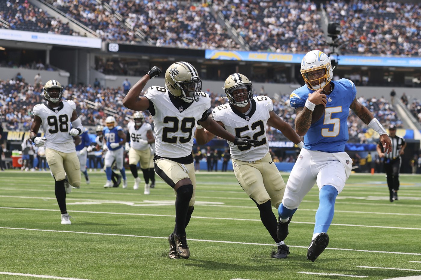 Chargers' defense steps up in 27-13 preseason win against Saints | iNFOnews.ca