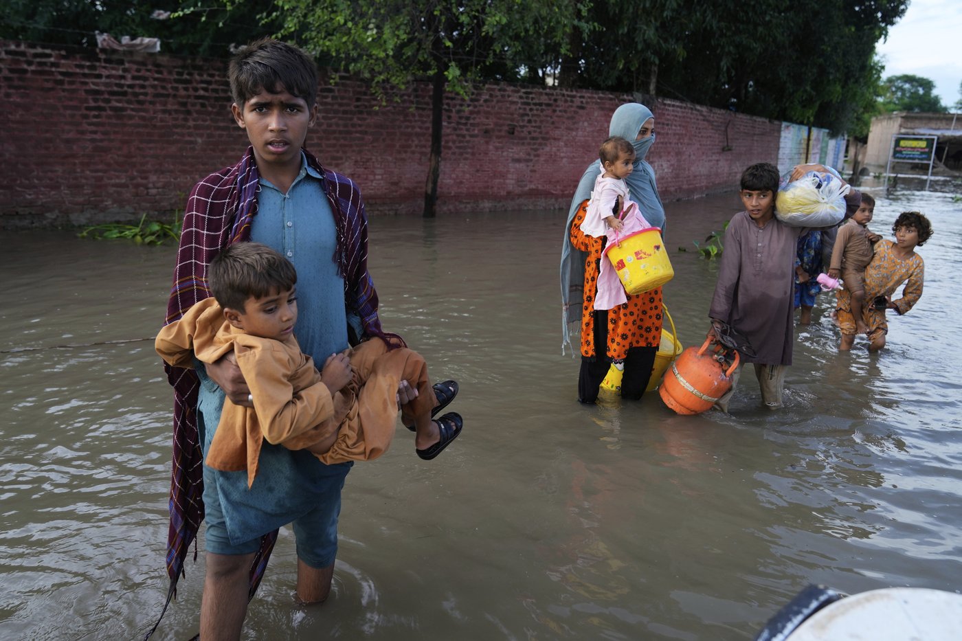 Mass evacuations in eastern Pakistan as India releases water from swollen rivers | iNFOnews.ca