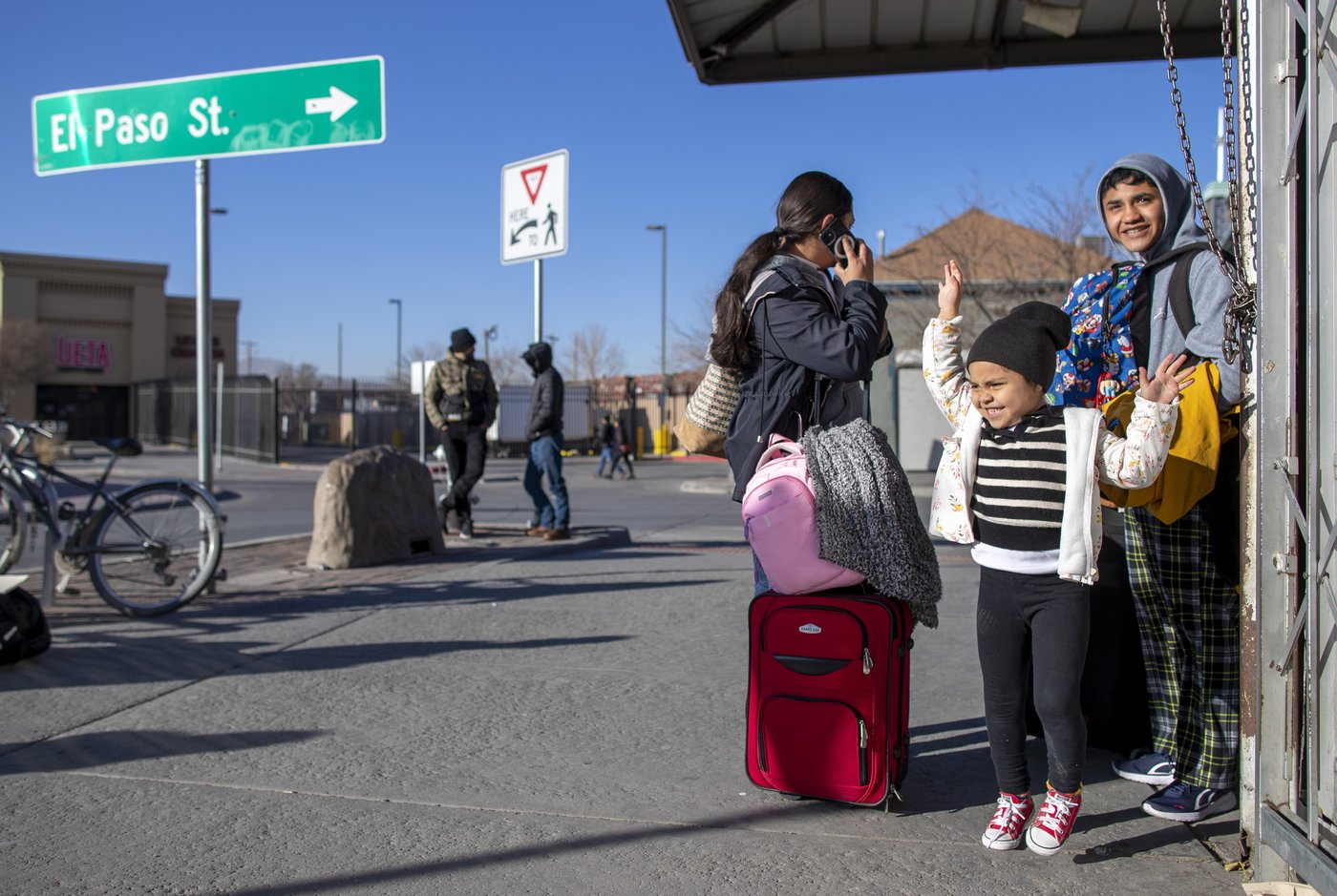 Abrupt end to border app that brought nearly 1 million to US strands many in Mexico | iNFOnews.ca Abrupt end to border app that brought nearly 1 million to US strands many in Mexico | iNFOnews.ca
