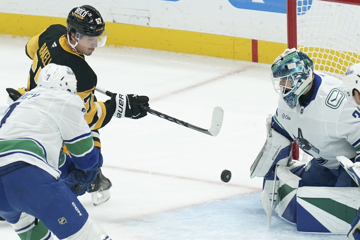 Rust helps Penguins beat Canucks 5-4 to snap three-game skid | iNFOnews.ca Rust helps Penguins beat Canucks 5-4 to snap three-game skid | iNFOnews.ca