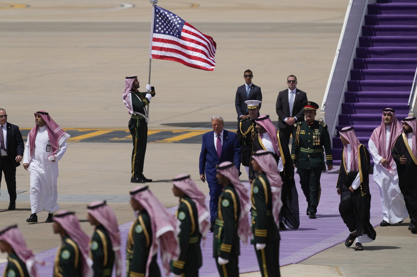 Live updates: Trump receives lavish royal welcome to Saudi Arabia | iNFOnews.ca