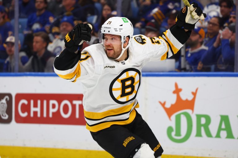 Arvidsson scores 2 and the Bruins beat the Sabres 4-2 to even first-round series at 1 | iNFOnews.ca