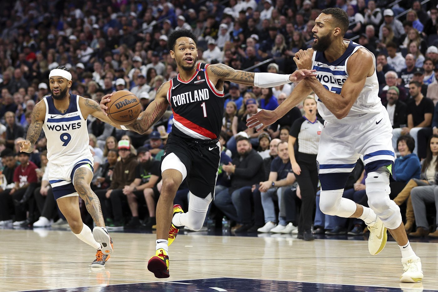 Edwards hits 9 3-pointers as Timberwolves blow out Trail Blazers 127-102 | iNFOnews.ca