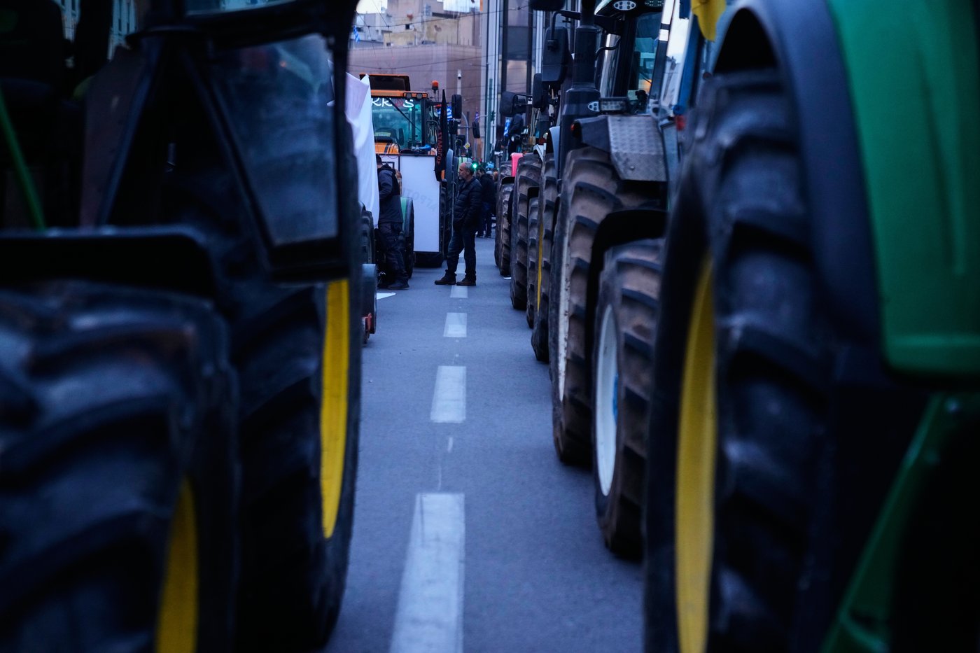 Angry Greek farmers converge on parliament with tractors in overnight protest rally | iNFOnews.ca Angry Greek farmers converge on parliament with tractors in overnight protest rally | iNFOnews.ca