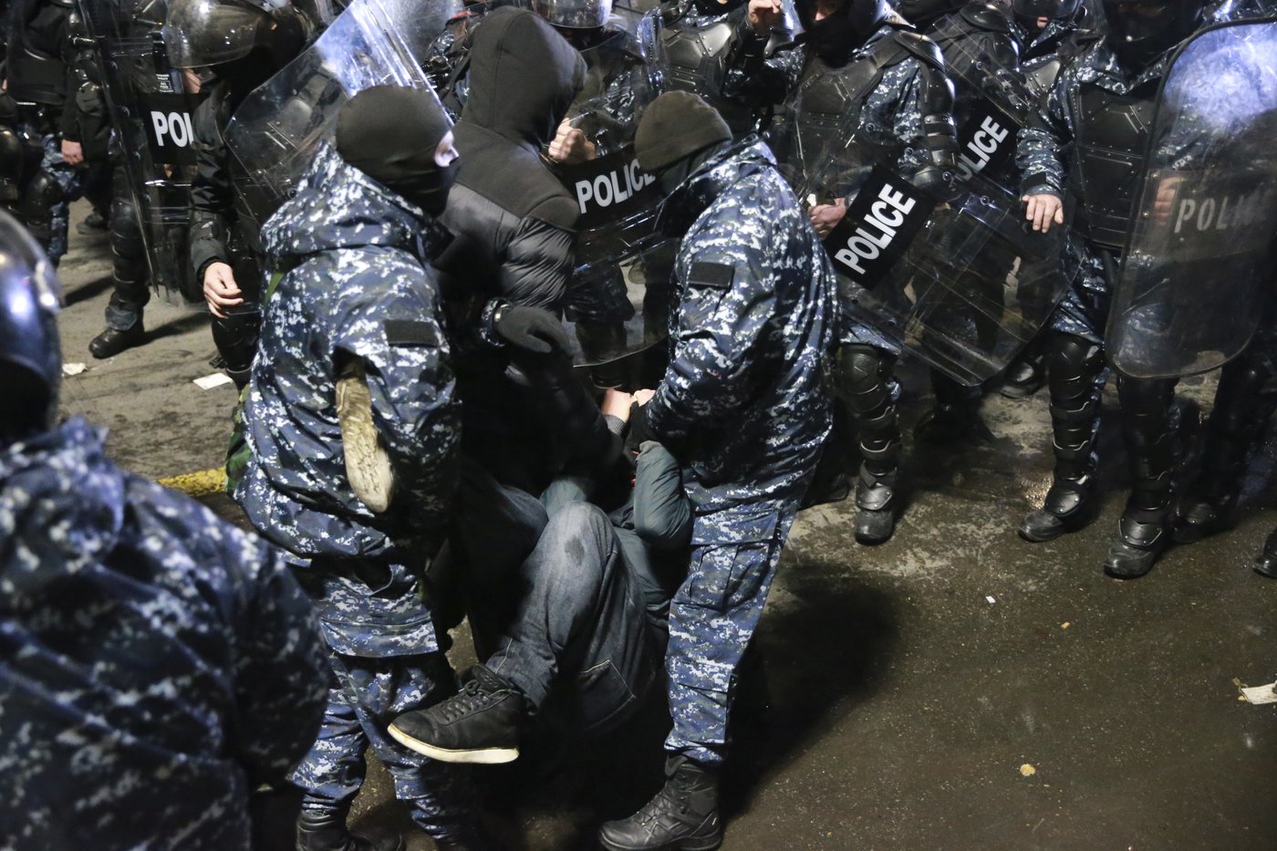 Police in Georgia turn increasingly brutal as mass protests over ending EU talks enter second week | iNFOnews.ca