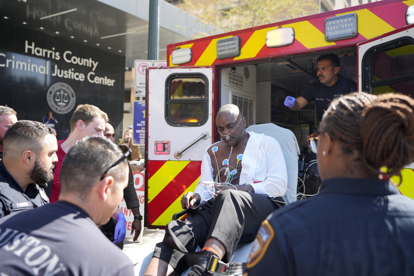 Ex-Houston officer rushed away in an ambulance during sentencing at double-murder trial | iNFOnews.ca