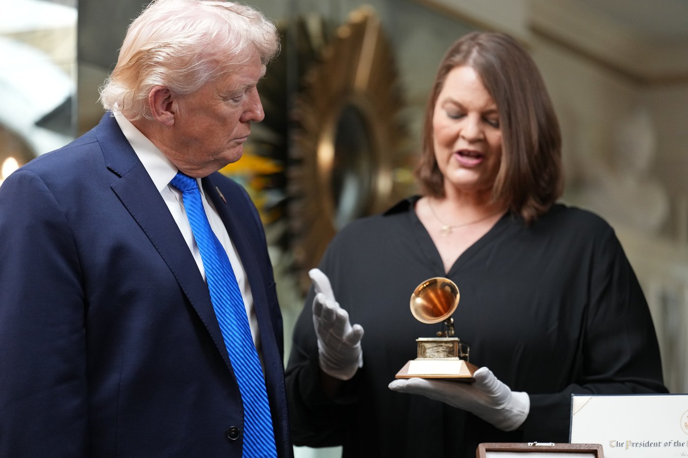 Trump makes a detour to Elvis Presley's Graceland in Memphis during Iran war and airport turmoil | iNFOnews.ca Trump makes a detour to Elvis Presley's Graceland in Memphis during Iran war and airport turmoil | iNFOnews.ca