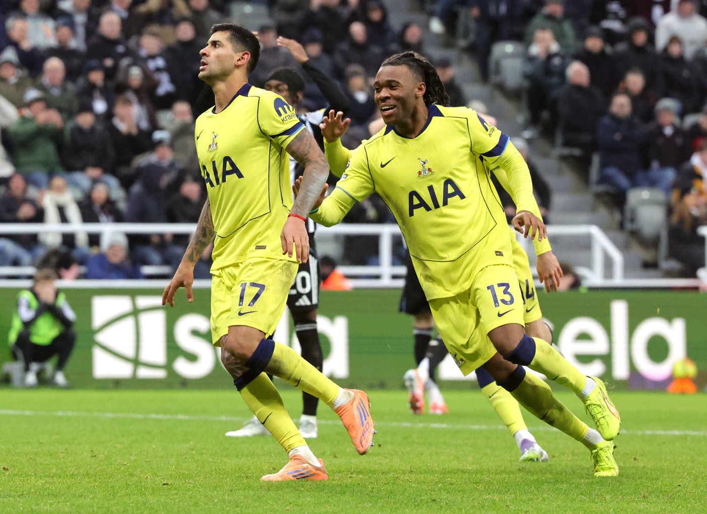 Haaland scores his 100th Premier League goal as City beats Fulham 5-4. Romero nets 2 for Spurs | iNFOnews.ca