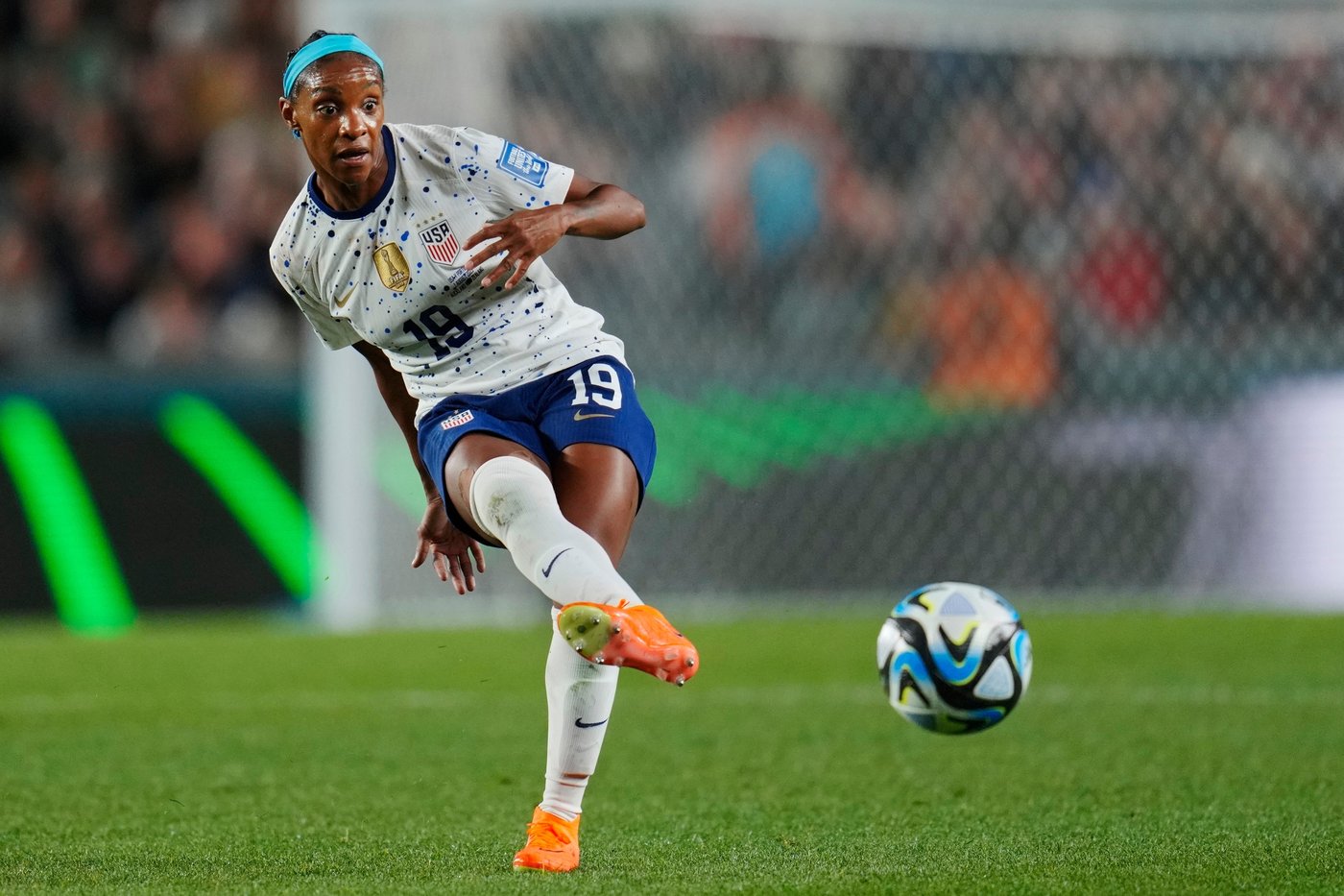 US star Crystal Dunn announces retirement from soccer at age 33 | iNFOnews.ca