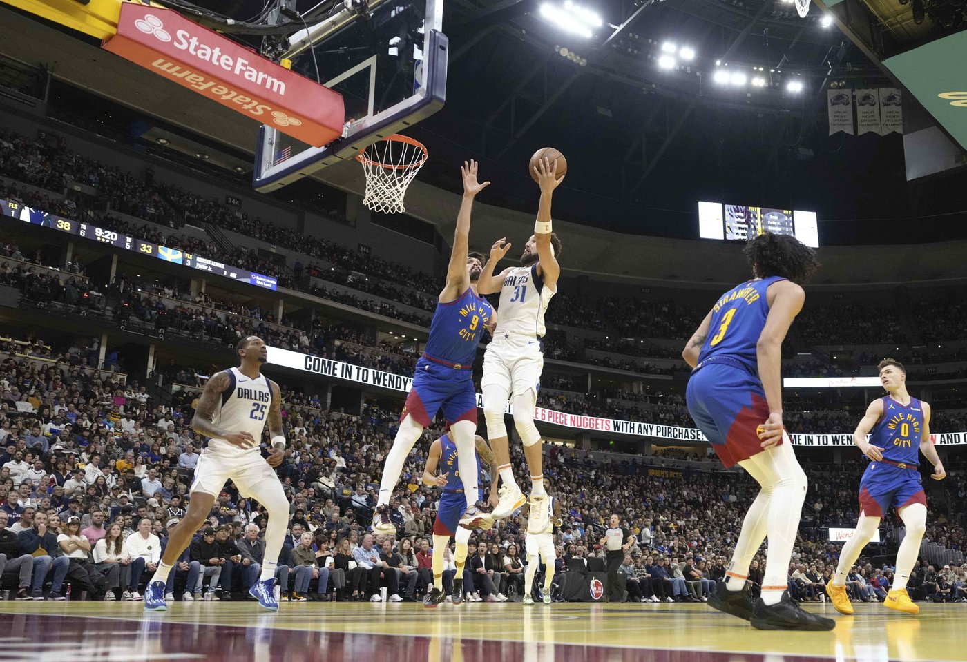 Mavericks recover after losing 24-point lead, overcome Jokic's triple-double to beat Nuggets 123-120 | iNFOnews.ca