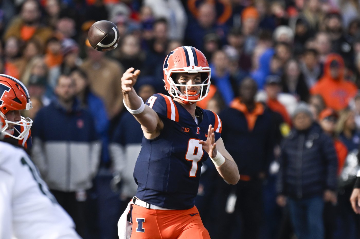 Josh McCray runs for three TDs to lead Illinois to a 38-16 win over slumping Michigan State | iNFOnews.ca