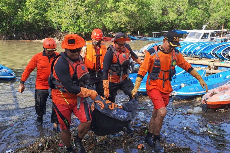 Indonesian rescuers search for missing people as floods recede | iNFOnews.ca