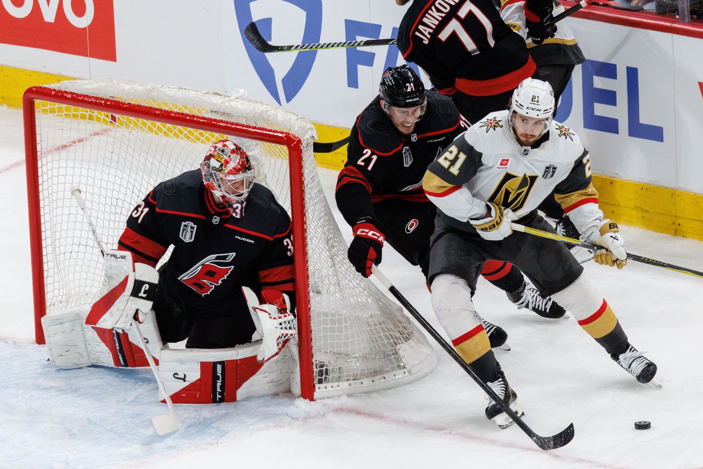 Tomas Hertl's late goal lifts Golden Knights past Hurricanes 5-4 to open Stanley Cup Final | iNFOnews.ca Tomas Hertl's late goal lifts Golden Knights past Hurricanes 5-4 to open Stanley Cup Final | iNFOnews.ca