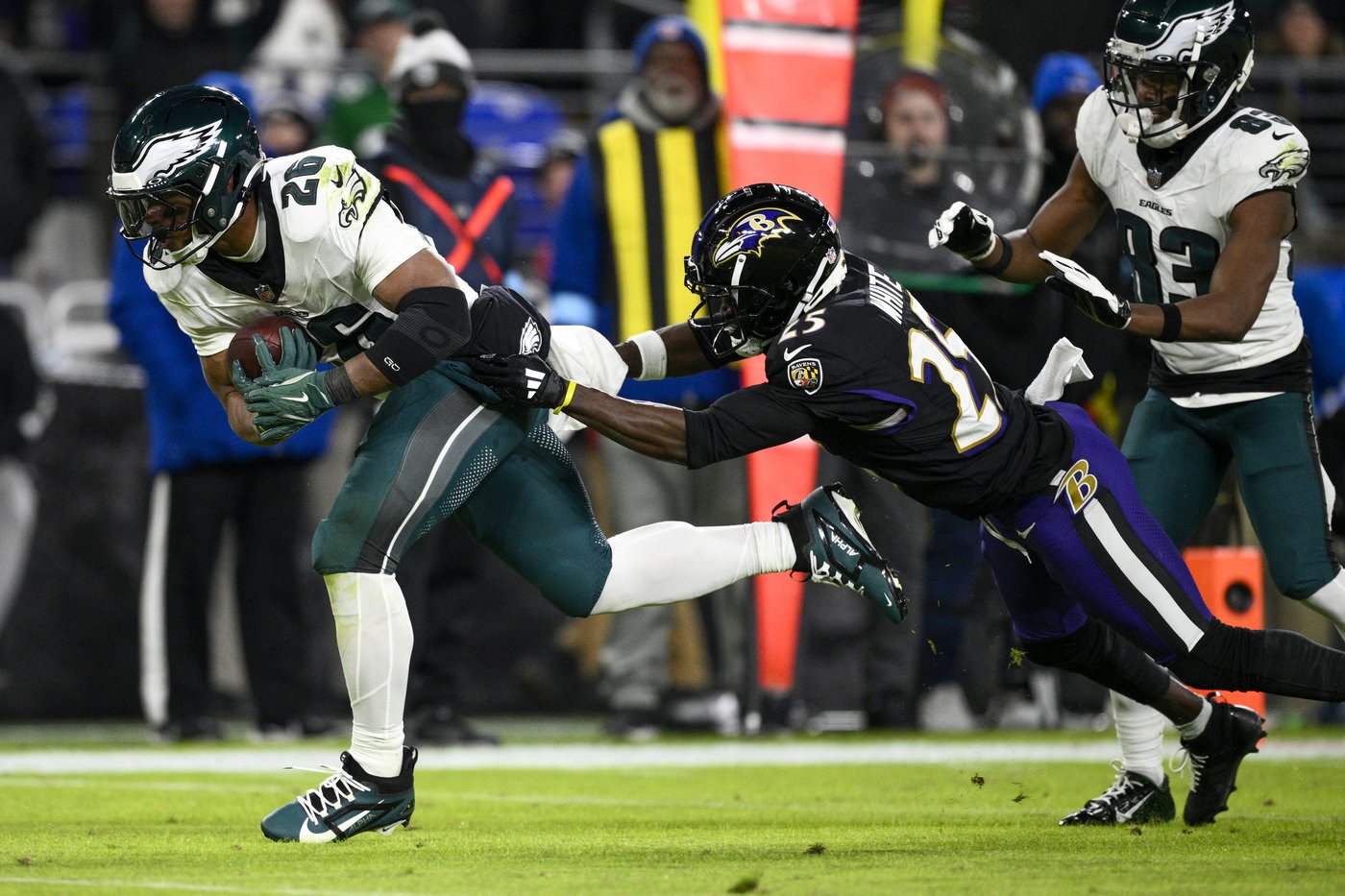 Saquon Barkley on pace to set Eagles rushing record against Panthers, eyes Dickerson's NFL record | iNFOnews.ca