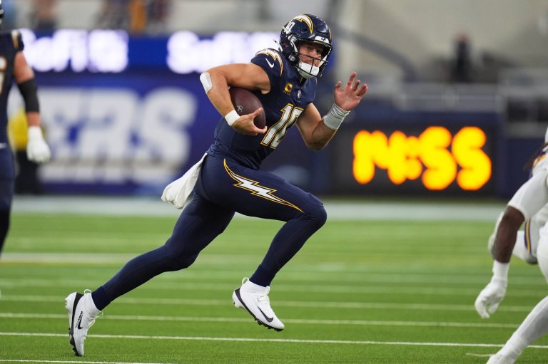 Chargers dominate Vikings 37-10 as Justin Herbert throws for 3 TDs | iNFOnews.ca