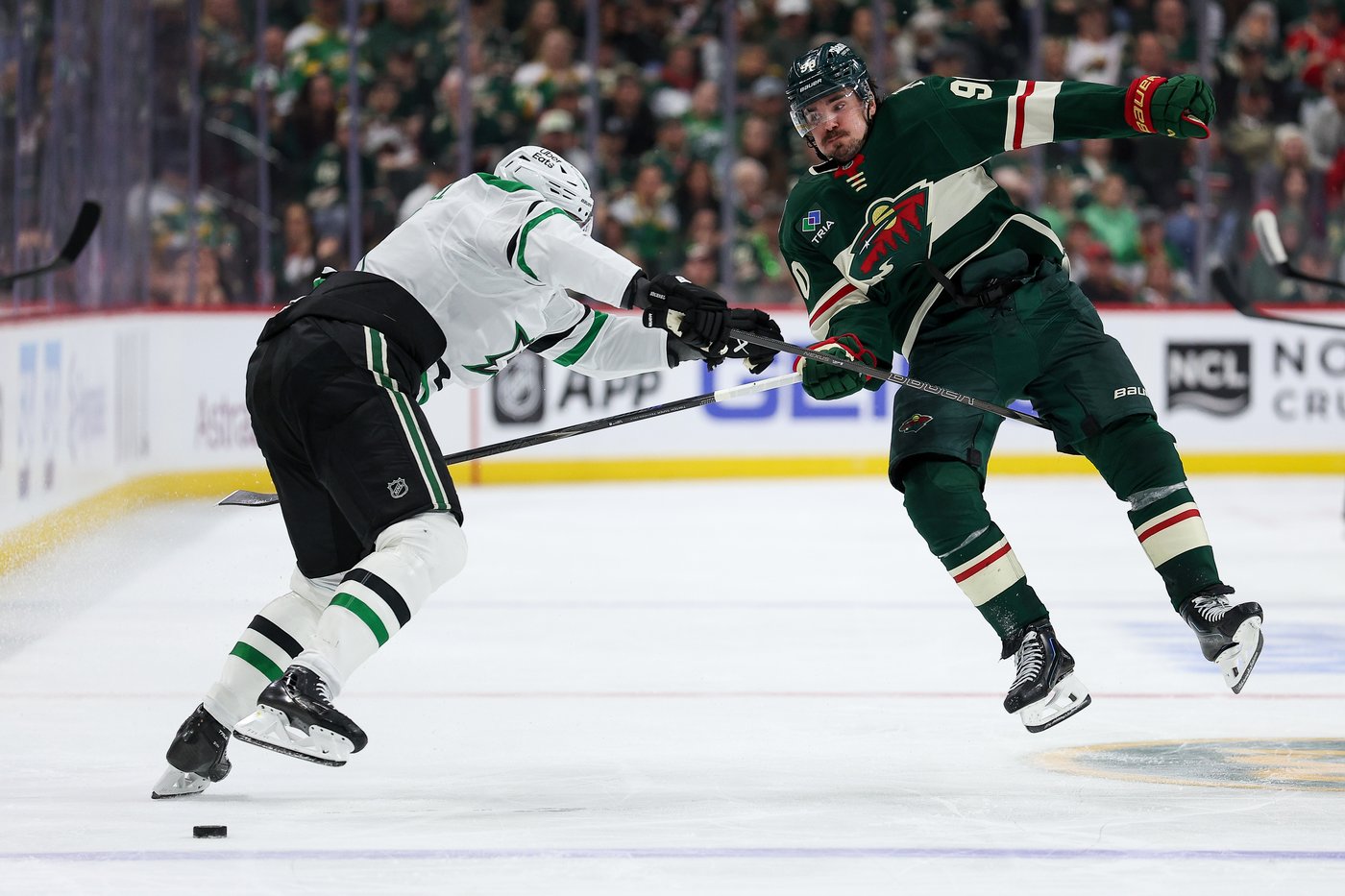 Boldy's deflection late in 1st OT lifts Wild past Stars 3-2 to tie series at 2 | iNFOnews.ca