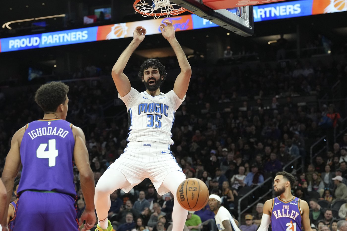 Wagner scores 32 points, Black adds 20 as Magic beat the Suns 109-99 | iNFOnews.ca Wagner scores 32 points, Black adds 20 as Magic beat the Suns 109-99 | iNFOnews.ca