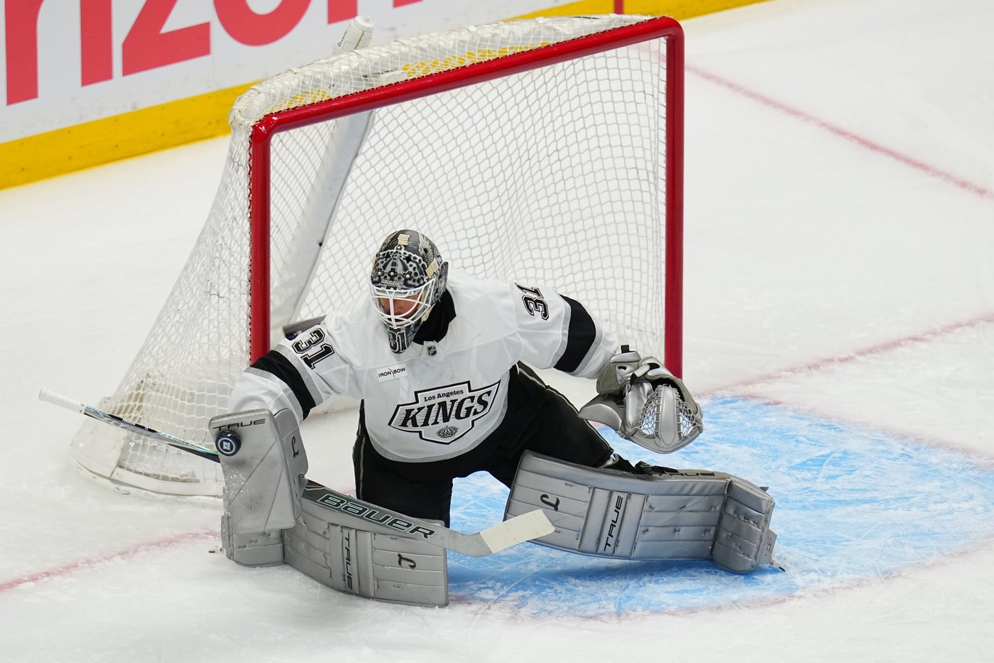 Wedgewood sharp in net, O'Connor scores 1st goal in a year as Avs beat Kings 2-1 in Game 1 | iNFOnews.ca