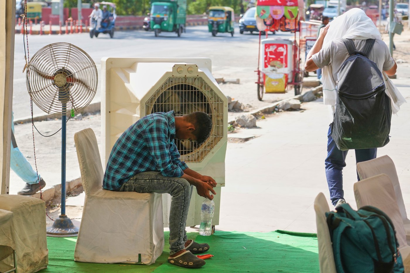 Heat wave empties roads and markets in north India as some farmers turn to nighttime work | iNFOnews.ca