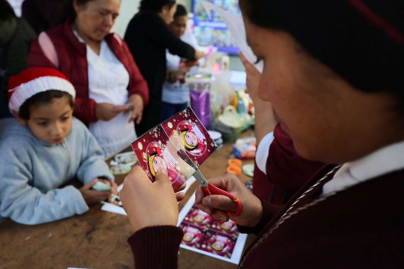 A Christmas tree in Mexico carries the faces of loved ones who never came home | iNFOnews.ca